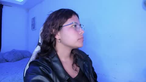 Snapshot of ladybrown_16 chatting on 11/25/25, 02:22 Lady online show from 11/25/25, 02:22