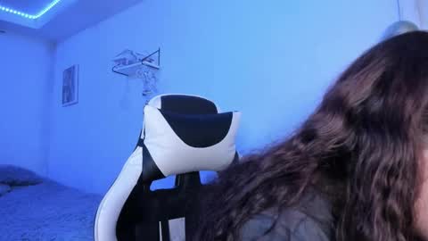 Snapshot of ladybrown_16 chatting on 11/28/25, 04:48 Lady online show from 11/28/25, 04:48