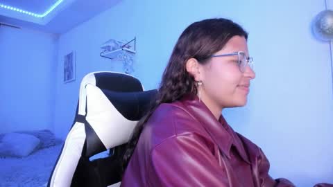 Snapshot of ladybrown_16 chatting on 12/15/25, 01:54 Lady online show from 12/15/25, 01:54