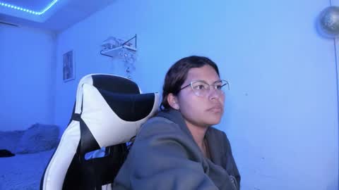 Snapshot of ladybrown_16 chatting on 12/15/25, 11:31 Lady online show from 12/15/25, 11:31