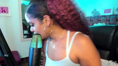 leidy daniela online show from 12/18/24, 02:42