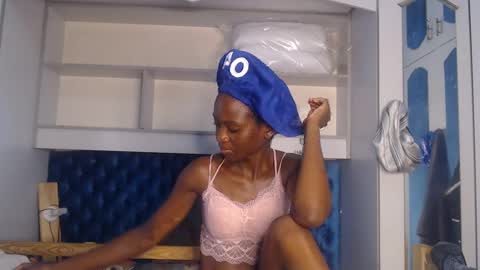 Snapshot of ladydiva69 chatting on 02/21/25, 02:16 ladydiva69 online show from 02/21/25, 02:16