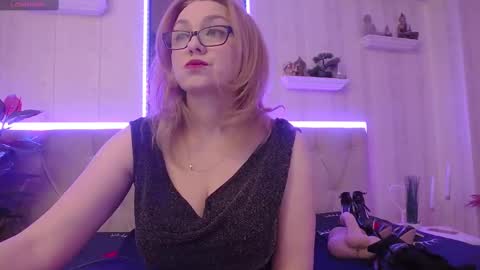 Snapshot of ladyjeen chatting on 02/18/25, 07:54  Lady Jeen    Back on Sunday 8th of December online show from 02/18/25, 07:54