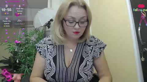 Snapshot of ladyjeen chatting on 09/19/25, 03:13  Lady Jeen    Back on Sunday 8th of December online show from 09/19/25, 03:13