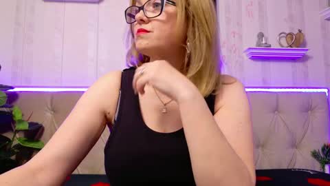 Snapshot of ladyjeen chatting on 04/29/26, 12:42 Lady Jeen Back on Sunday 8th of December online show from 04/29/26, 12:42
