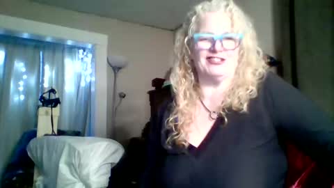 Snapshot of ladymeadowlark chatting on 03/10/25, 03:23 LadyMeadowlark online show from 03/10/25, 03:23