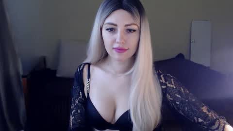 Snapshot of ladymoonlight8 chatting on 02/06/25, 10:04 Monika online show from 02/06/25, 10:04