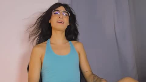 Snapshot of ladys_horny chatting on 09/27/25, 10:04 Camila y Ashley online show from 09/27/25, 10:04