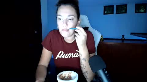 Snapshot of ladysusurros chatting on 10/26/25, 02:17 ladysusurros online show from 10/26/25, 02:17