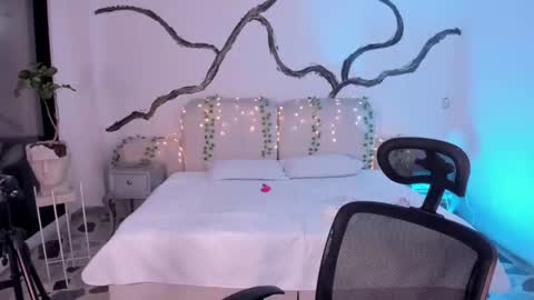 Lady  online show from 09/16/25, 05:08