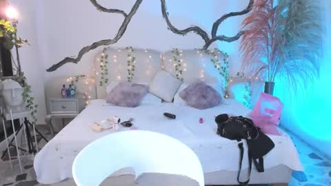 Lady  online show from 10/14/25, 05:08