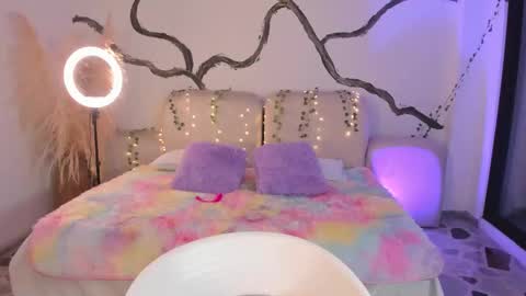 Lady  online show from 12/19/25, 05:25