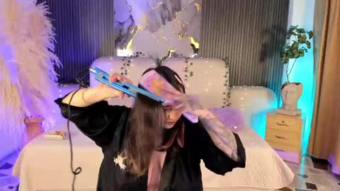 Lady  online show from 04/18/26, 05:11