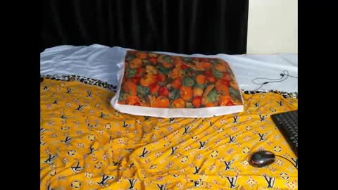 Vivy online show from 12/20/25, 05:25