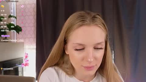 Snapshot of lafeti chatting on 11/22/25, 07:29 Lilia online show from 11/22/25, 07:29