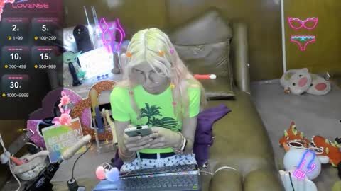 Skinnygirl online show from 11/12/25, 12:55