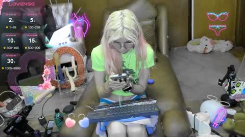 Skinnygirl online show from 11/17/25, 11:32