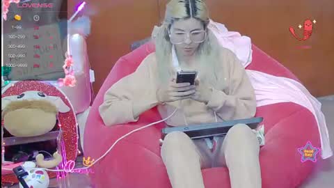 Snapshot of laflakita21 chatting on 06/26/26, 02:38 Skinnygirl online show from 06/26/26, 02:38