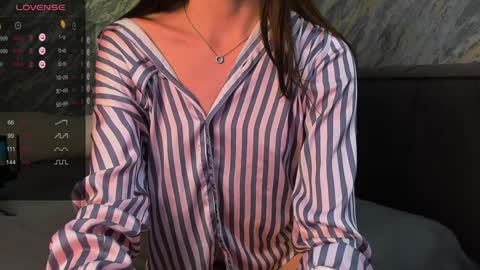 Snapshot of laflamebella chatting on 12/25/24, 11:33 Bella online show from 12/25/24, 11:33