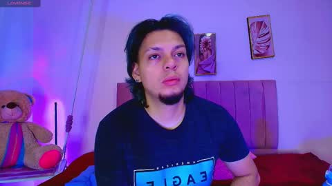 Snapshot of laia_and_damian chatting on 10/24/25, 12:01 laia_and_damian online show from 10/24/25, 12:01