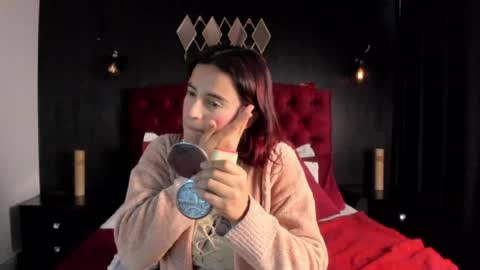 Snapshot of laia_jonees chatting on 07/15/26, 11:37 Laia online show from 07/15/26, 11:37