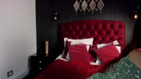 Snapshot of laia_jonees chatting on 07/17/26, 11:50 Laia online show from 07/17/26, 11:50