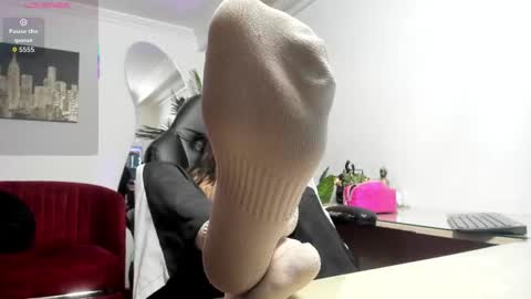 Snapshot of laila_angel chatting on 09/17/25, 11:45 laila_angel online show from 09/17/25, 11:45