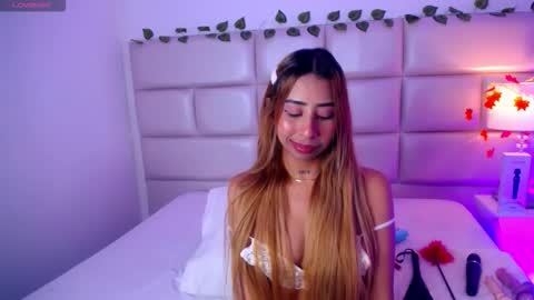 Laila Stilwills online show from 11/07/25, 02:11