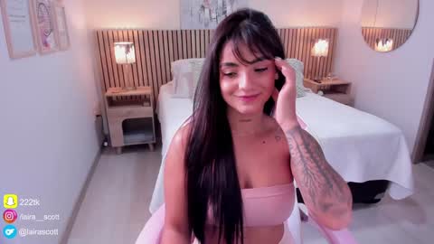 Snapshot of laira_scott chatting on 01/14/25, 09:30 Laira online show from 01/14/25, 09:30