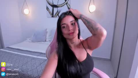 Snapshot of laira_scott chatting on 02/17/25, 10:36 Laira online show from 02/17/25, 10:36