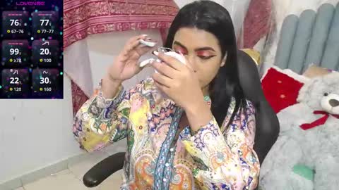 Laskhmirani online show from 11/25/25, 11:54