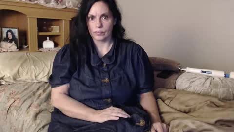 Snapshot of lalaisallbad chatting on 11/18/25, 05:34 Naomi Rose online show from 11/18/25, 05:34