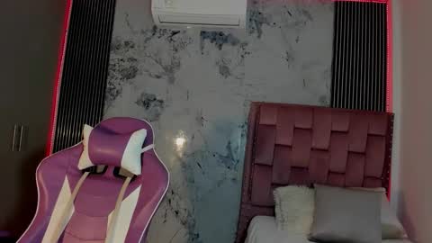 Laura online show from 09/30/25, 12:43