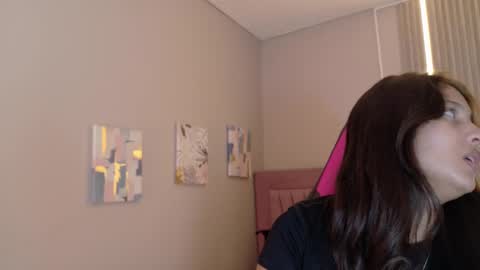 Laura online show from 11/22/25, 12:04