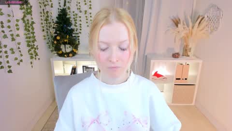 Snapshot of laly_peach chatting on 01/09/25, 07:40 Laly online show from 01/09/25, 07:40