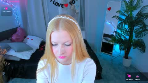 Snapshot of laly_peach chatting on 02/16/25, 04:32 Laly online show from 02/16/25, 04:32