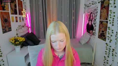 Snapshot of laly_peach chatting on 10/18/25, 04:19 Laly online show from 10/18/25, 04:19