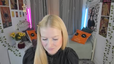 Laly online show from 10/28/25, 12:09