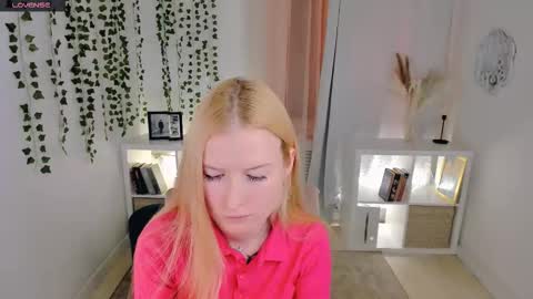 Laly online show from 11/21/25, 05:22