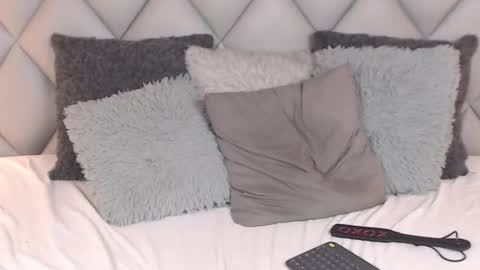 Snapshot of lalycastro chatting on 12/15/24, 01:57 Laly Castro online show from 12/15/24, 01:57