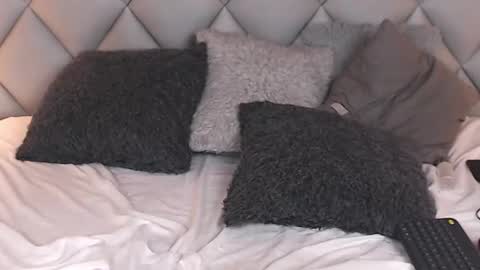 Snapshot of lalycastro chatting on 12/27/24, 11:31 Laly Castro online show from 12/27/24, 11:31