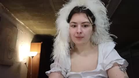 Snapshot of lama111111mama chatting on 12/24/24, 09:44 I work 5PM to 9 PM EST New York online show from 12/24/24, 09:44