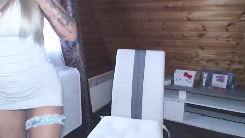 LaMadrina006 online show from 11/17/25, 08:42