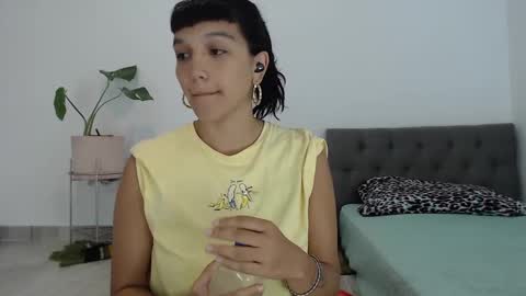 Snapshot of lamorarebelde chatting on 12/13/24, 02:32 J e n a All Days UTC -5 2030 online show from 12/13/24, 02:32