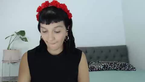 Snapshot of lamorarebelde chatting on 12/15/24, 02:08 J e n a All Days UTC -5 2030 online show from 12/15/24, 02:08