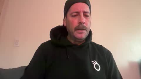 Snapshot of lampin1 chatting on 12/15/25, 07:18 lampin1 online show from 12/15/25, 07:18