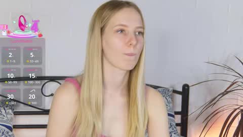 Snapshot of lana__j chatting on 11/20/25, 09:14 Liana online show from 11/20/25, 09:14