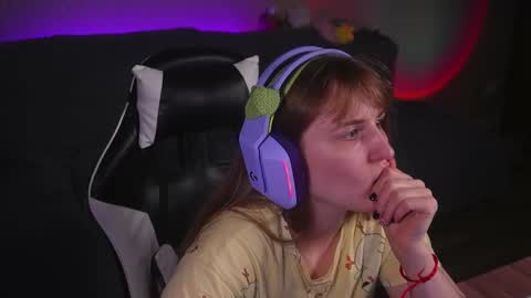 Snapshot of lana_del_kay chatting on 09/11/25, 10:43 Kay online show from 09/11/25, 10:43