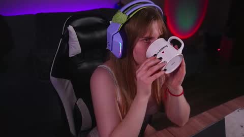 Snapshot of lana_del_kay chatting on 09/29/25, 08:24 Kay online show from 09/29/25, 08:24