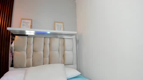 Snapshot of lana_jonnes_ chatting on 02/25/25, 04:24 Lana igauroraaaaaaaaa 1 online show from 02/25/25, 04:24